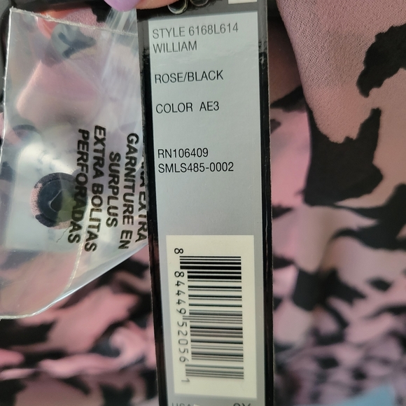 Stunning!! NWT Tahari sleeveless blouse with neck tie, size 2X - Picture 4 of 6